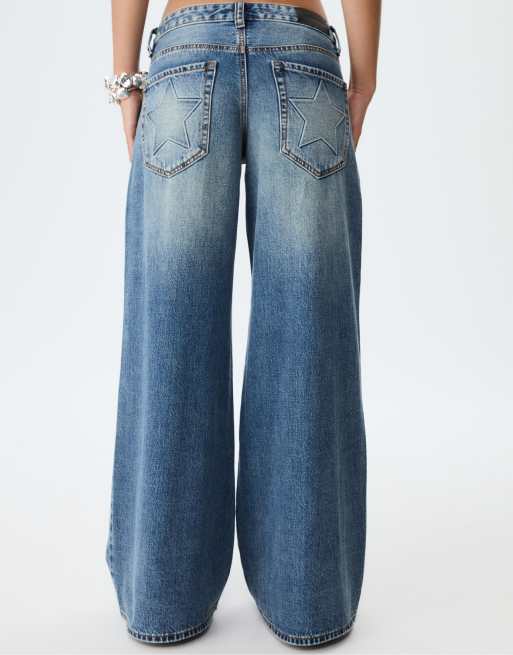 Stradivarius - Mellemblå jeans med lav talje, vide ben og stjernedetaljer i denim, 2 af 4