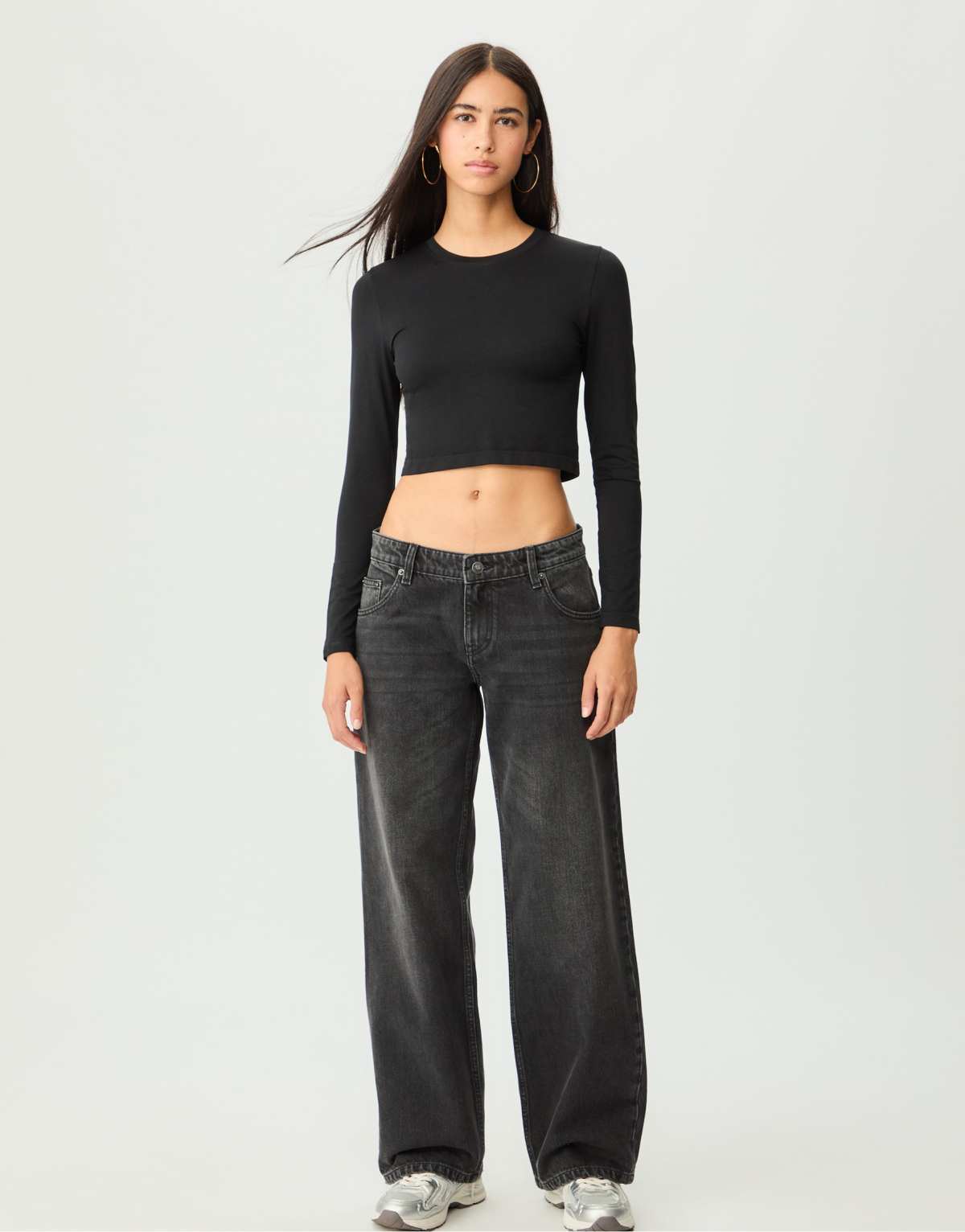 Stradivarius Mid-rise baggy jeans in black denim washed effect