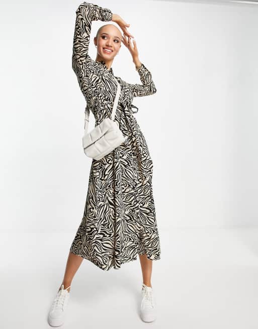 Stradivarius – Midi-Hemdkleid mit Marmormuster in Braun