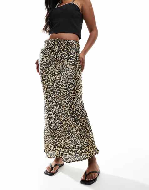 Stradivarius - Midinederdel med skråsnit og leopardprint i satin - view 1