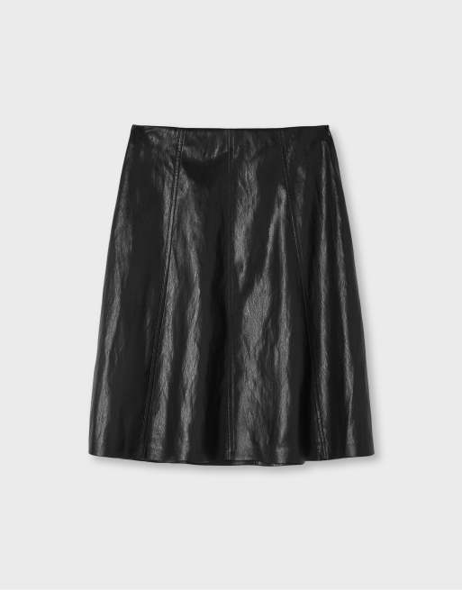 Stradivarius midinederdel med svaj i læderlook i sort, 6 af 7