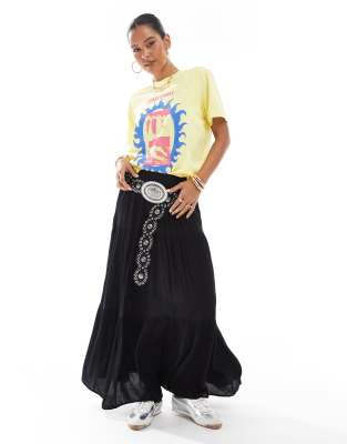 Stradivarius - Midirock im Boho-Design in Schwarz