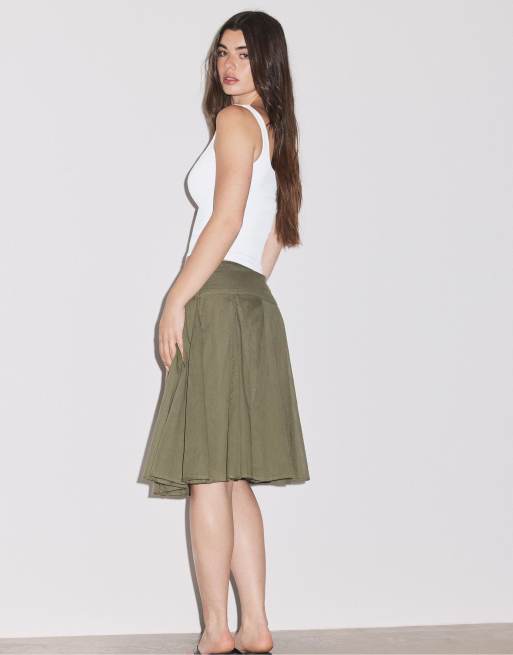 Stradivarius – Midirock in Khaki mit Kellerfalten, 4 von 4