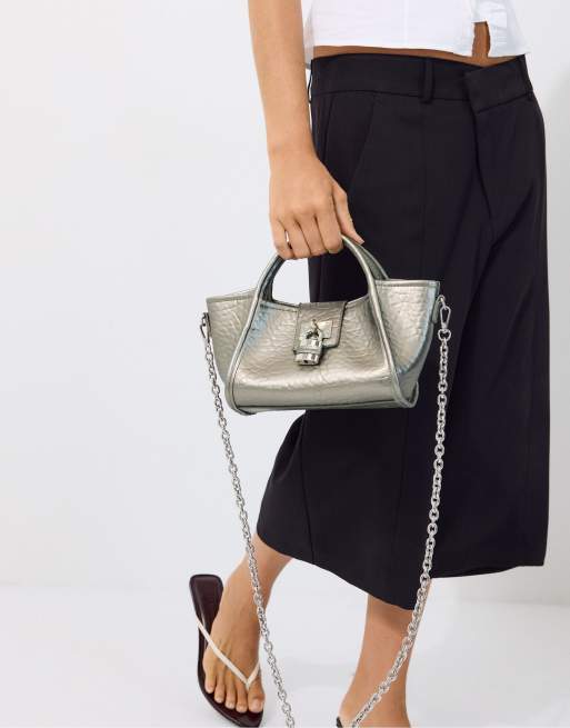 Stradivarius mini crossbody-taske med hængelås i grå, 3 af 4