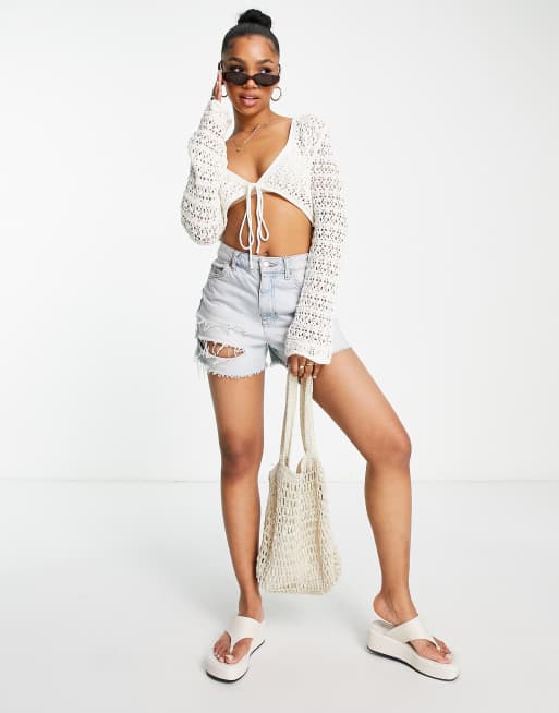 Stradivarius – Mini-Häkeljacke in Beige 