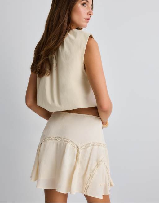 Stradivarius - Mini-jupe brodée à godets - Vanille, 4 de 4