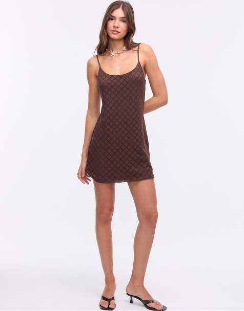 Stradivarius - Mini jurk met gehaakt effect in bruin - view 1