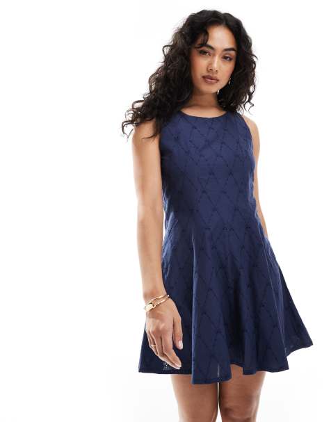 Stradivarius - Mini rok met borduursel in marineblauw - view 1