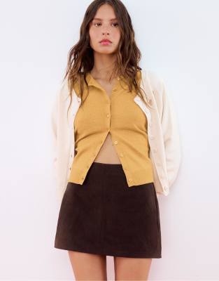 Stradivarius - Mini-Skort aus Wildlederimitat in Braun-Brown