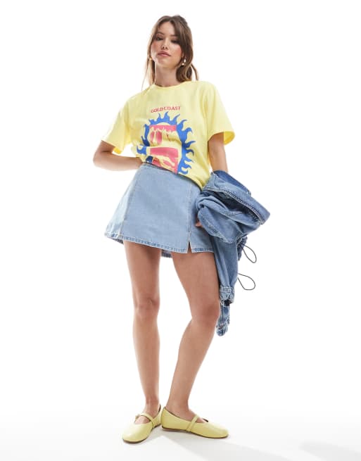 Stradivarius - Mini-skort med slids i kanten i denim i lys vask