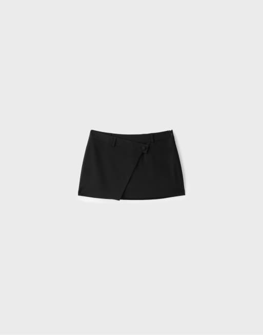 Stradivarius Mini-Skort mit Wickeloptik in Schwarz, 6 von 7