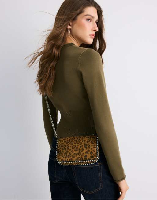 Stradivarius mini tas met print en studs in bruin, 2 van 4