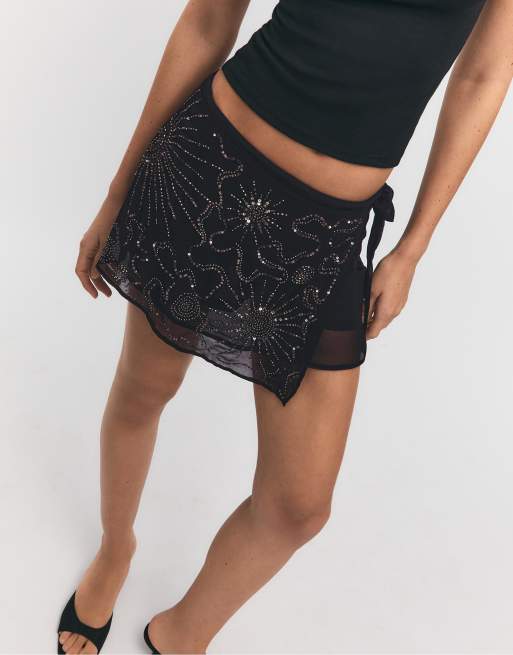 Stradivarius - Minigonna pantalone avvolgente nera ricamata, 2 di 4