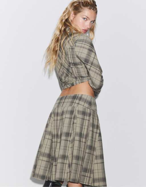 Stradivarius minikjol med godets i khaki, 3 av 5