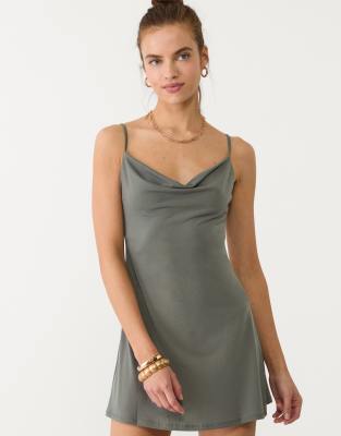 Stradivarius - Minikleid in Khaki mit Wasserfallausschnitt-Grün