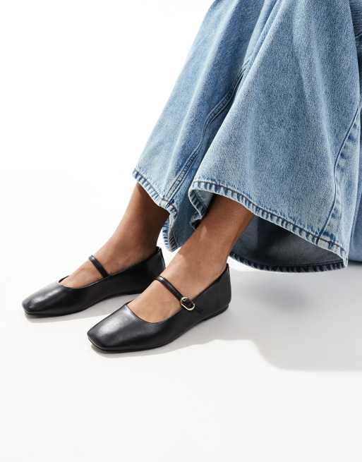 Stradivarius minimal ballet shoe in black , 2 of 4