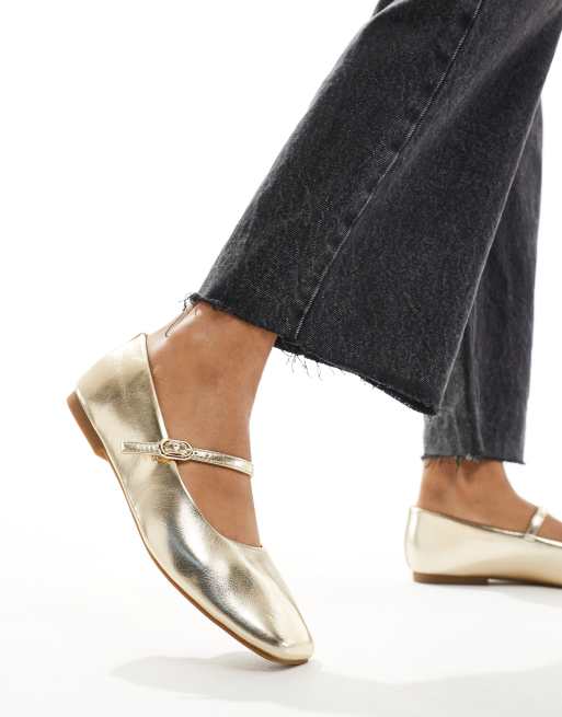Stradivarius minimal ballet shoe in gold, 2 of 4