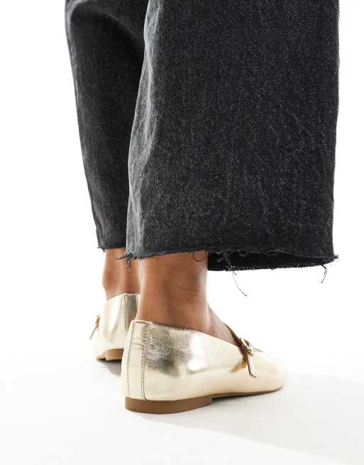 Stradivarius minimal ballet shoe in gold, 3 of 4