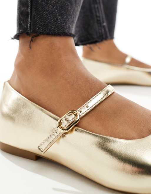 Stradivarius minimal ballet shoe in gold, 4 of 4