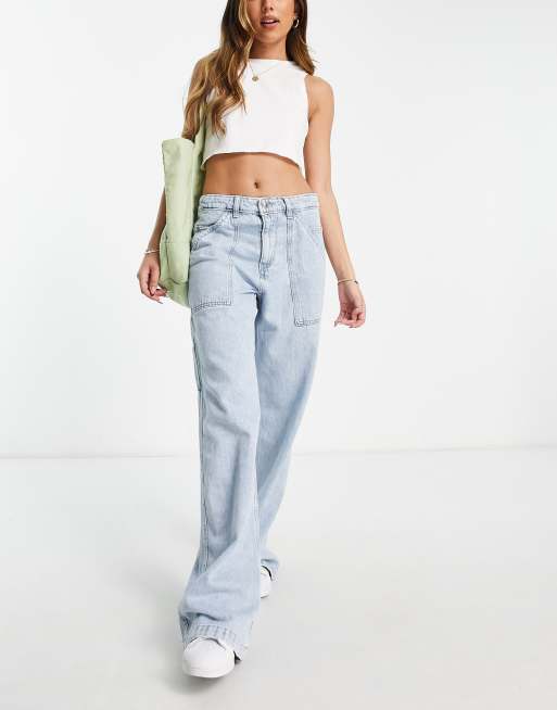 Stradivarius – Minimalistische Jeans in heller Waschung mit geradem Schnitt und Taschen