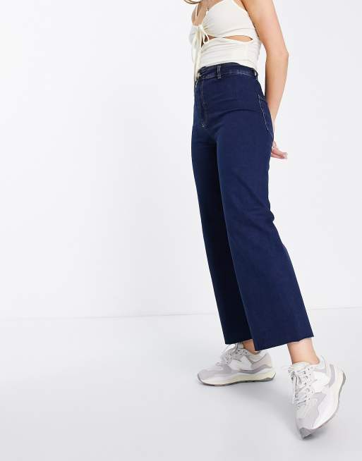 Stradivarius - Minimalistiske, cropped jeans med vide ben i dyb blå	
