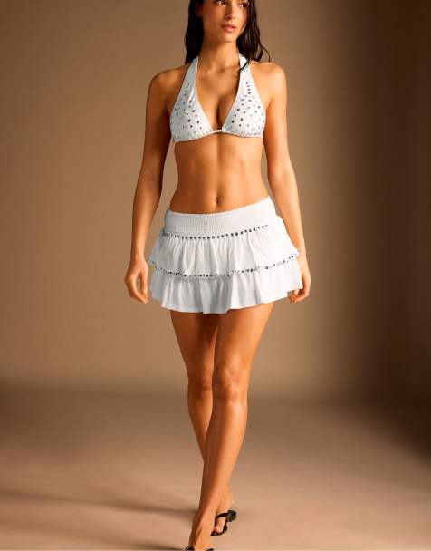 Stradivarius – Minirock in Ecru mit Rüschen und Nieten - view 1