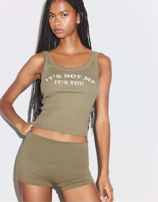 Stradivarius minishorts med elastisk midja i khaki, 2 av 4