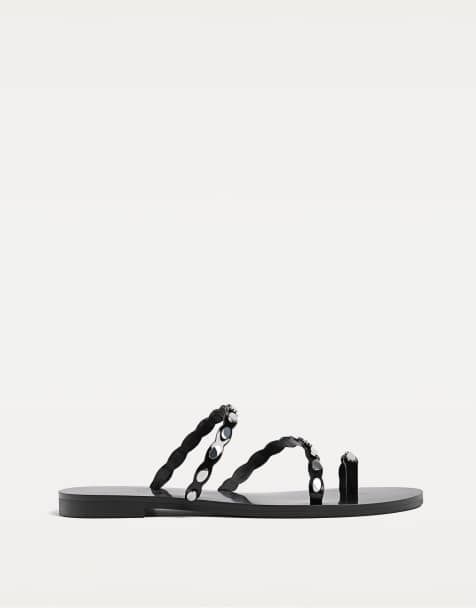 Stradivarius – Mit Nieten besetzte, flache Sandalen in Schwarz - view 1