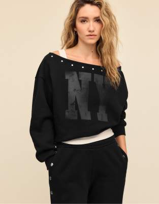 Stradivarius - Mit Nieten besetztes Sweatshirt in Schwarz