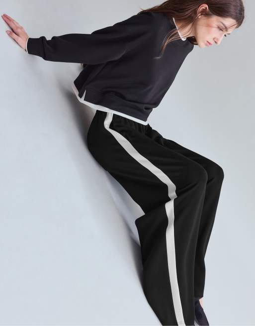 Stradivarius mjuka joggingbyxor med vida ben och sidoband i svart, 4 av 7