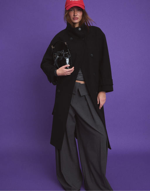 Stradivarius Mock-croc bucket bag in black, 2 of 4
