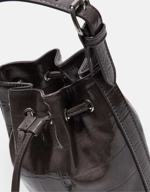 Stradivarius mock-croc bucket bag in donkergrijs, 4 van 4
