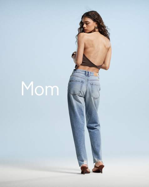 Stradivarius mom jean in light blue wash - view 1