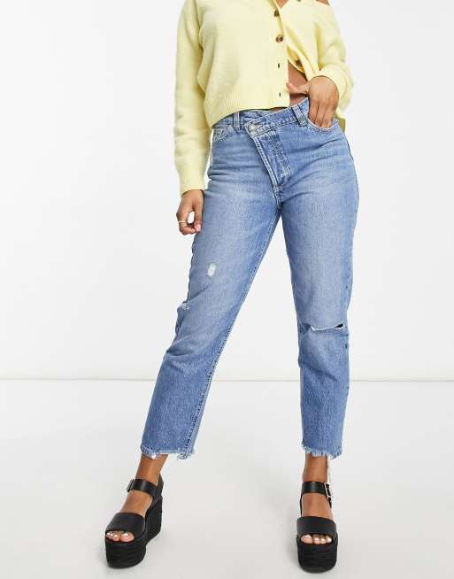 Stradivarius – Mom-Jeans in Mittelblau mit gesteppter Taille