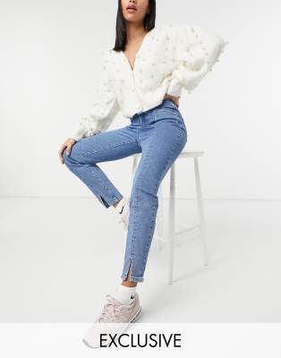 Stradivarius - Mom jeans met split aan de voorkant en stretch in blauw |  ASOS