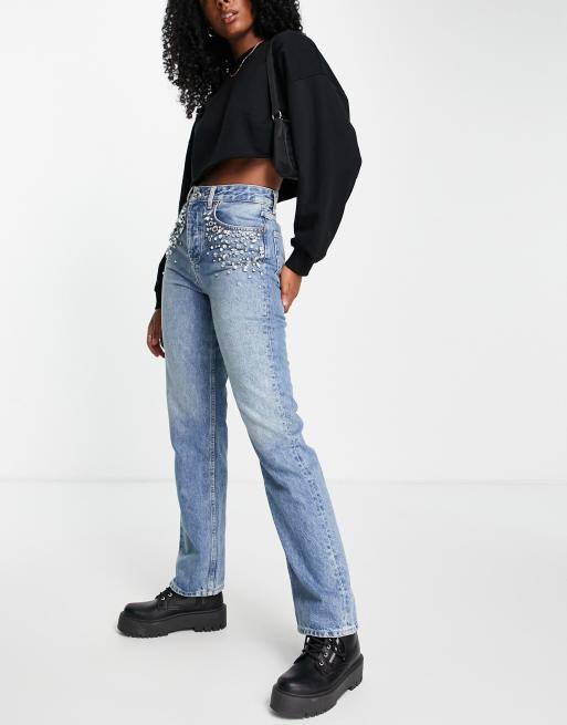 Stradivarius – Mom-Jeans mit Strasssteinen 