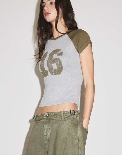 Stradivarius mönstrad t-shirt med korta ärmar i khaki, 2 av 7