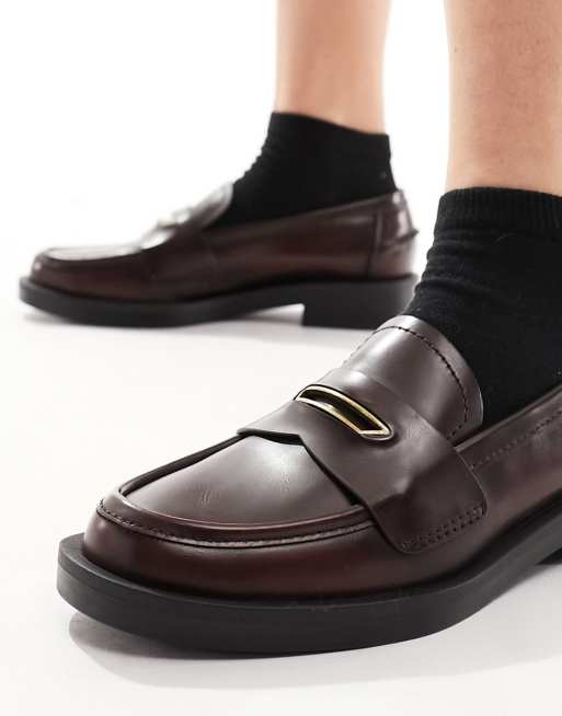 Stradivarius – Mörka, vinröda loafers , 2 av 4