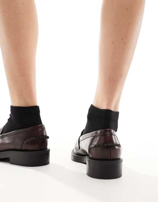 Stradivarius – Mörka, vinröda loafers , 3 av 4