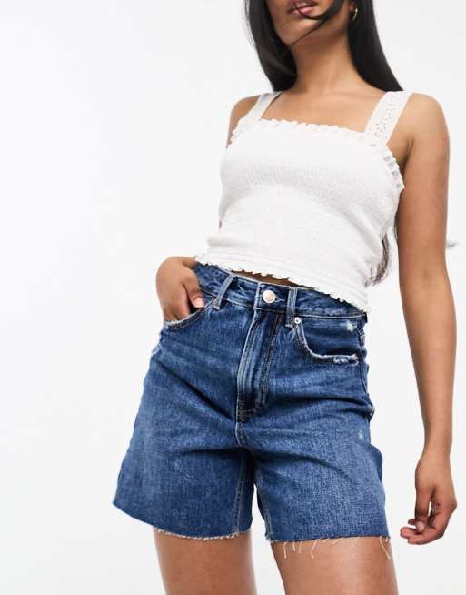 Stradivarius – Mörkblå jeansshorts i lång modell 