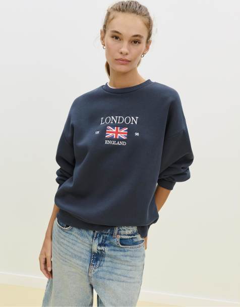 Stradivarius – Mörkblå sweatshirt med London-broderi - view 1