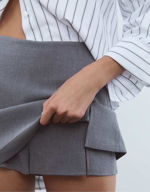 Stradivarius – Mörkgrå skort med sidoslits, 2 av 4