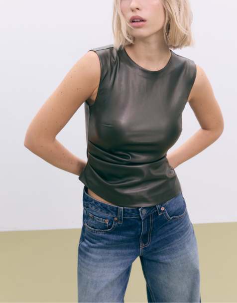 Stradivarius – Mörkgrön, ärmlös topp i läderimitation - view 1