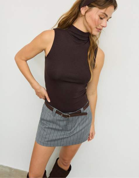 Stradivarius - Mouwloos T-shirt met opstaande boord in bruin - view 1