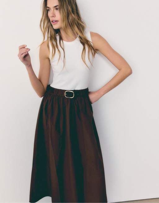 Stradivarius - Mouwloze midi jurk van twee materialen met riem in bruin, 2 van 4