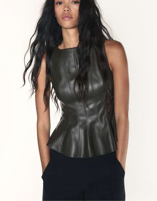 Stradivarius mouwloze peplumtop met leerlook in kaki, 5 van 7