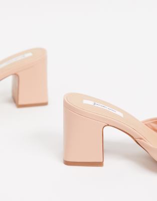 mules fermees talon