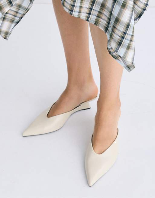 Stradivarius mules med læderlook og kilehæl i ecru, 3 af 6