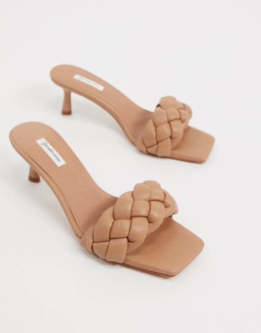 Stradivarius – Mules mit geflochtenem Design in Hellbraun