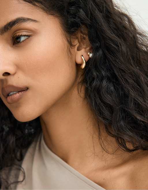 Stradivarius Multipack of 5 faux pearl earrings in gold, 2 of 4